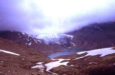 Griespass mit Gletscher und See